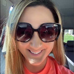 Meet your Posher, Cortney